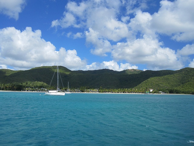 Bucht bei Antigua_es gibt insgesamt 365 auf dieser Insel