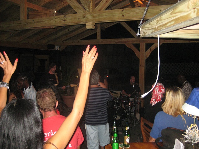 einheimische Band live in der Bar am Steg von FKG