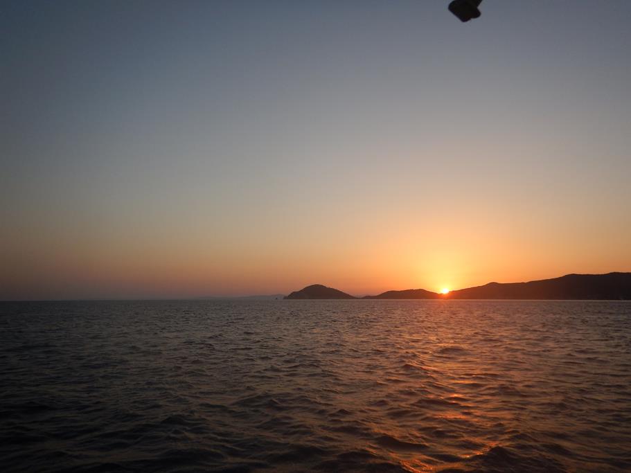 Start zum Sonnenaufgang von Elba nach Korsika, 35 sm liegen vor uns
