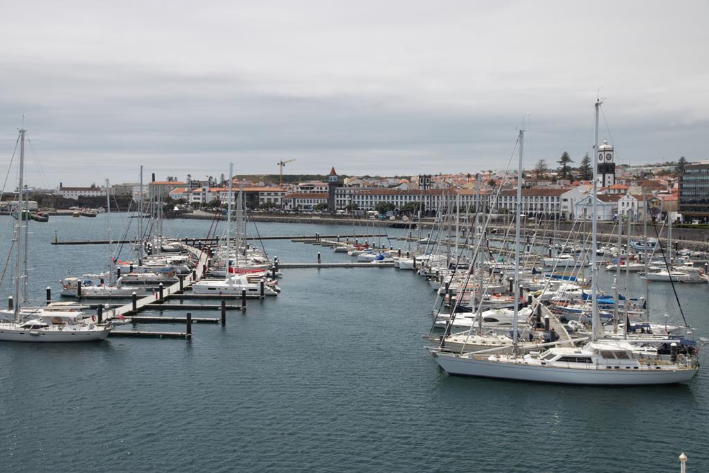 Ponta Delgada auf Sao Miguel, unser Absprunghafen für die „kleine“ Überquerung von den Azoren nach Porto ans Festland