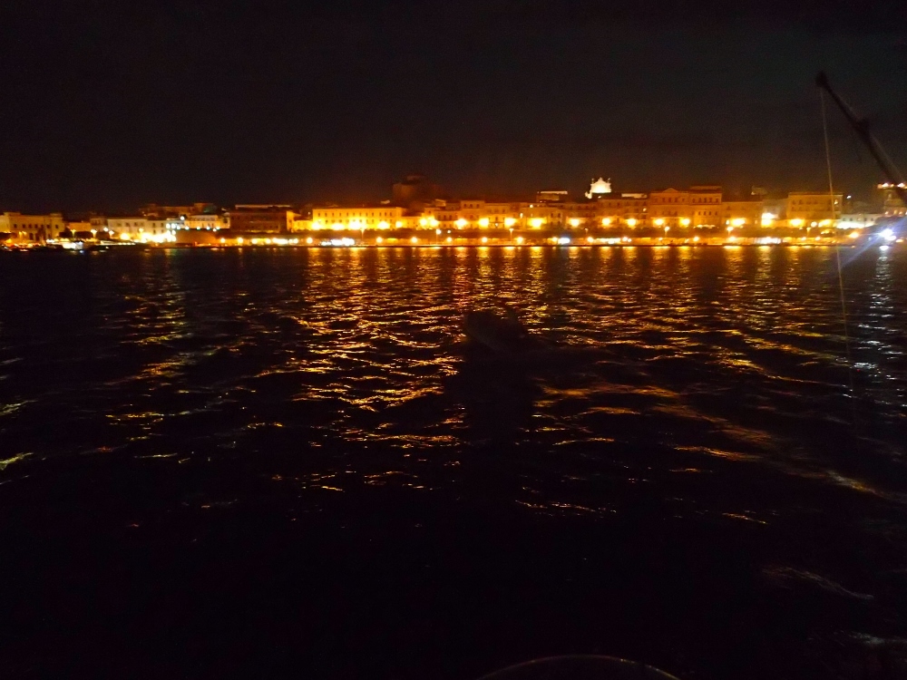 Syrakus bei Nacht, von unserem Ankerplatz aus