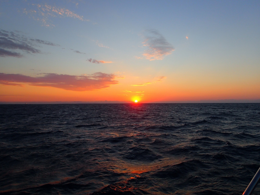 Das Ende der Mittelmeersaison, wir laufen bei aufgehender Sonne in Almerimar ein