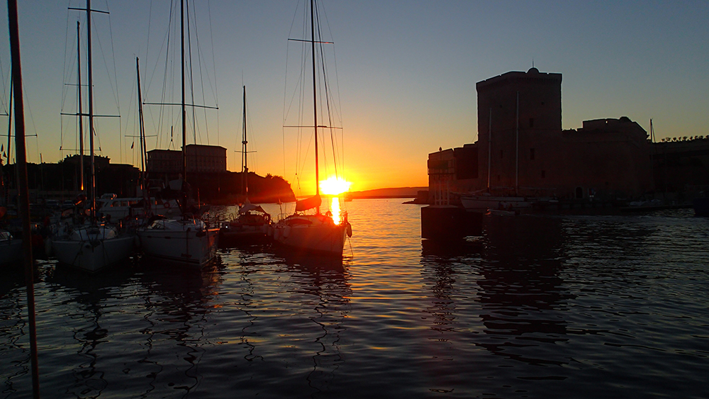 Sonnenuntergang im Hafen von Marseille