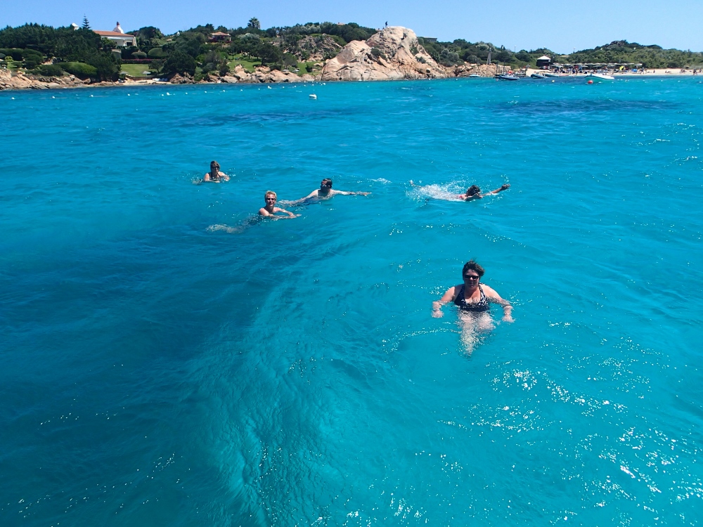 Tolle Badebuchten bei Sardinien