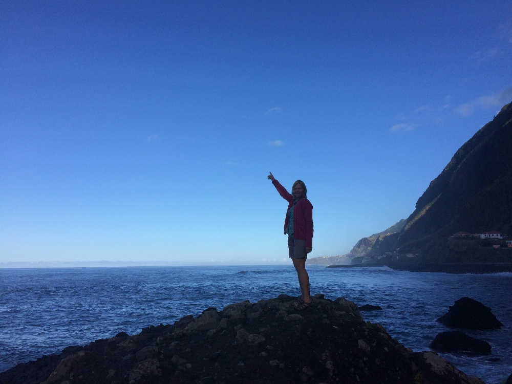 Unsere Skipperin Monika weißt kolumbusmäßig den Weg auf Madeira