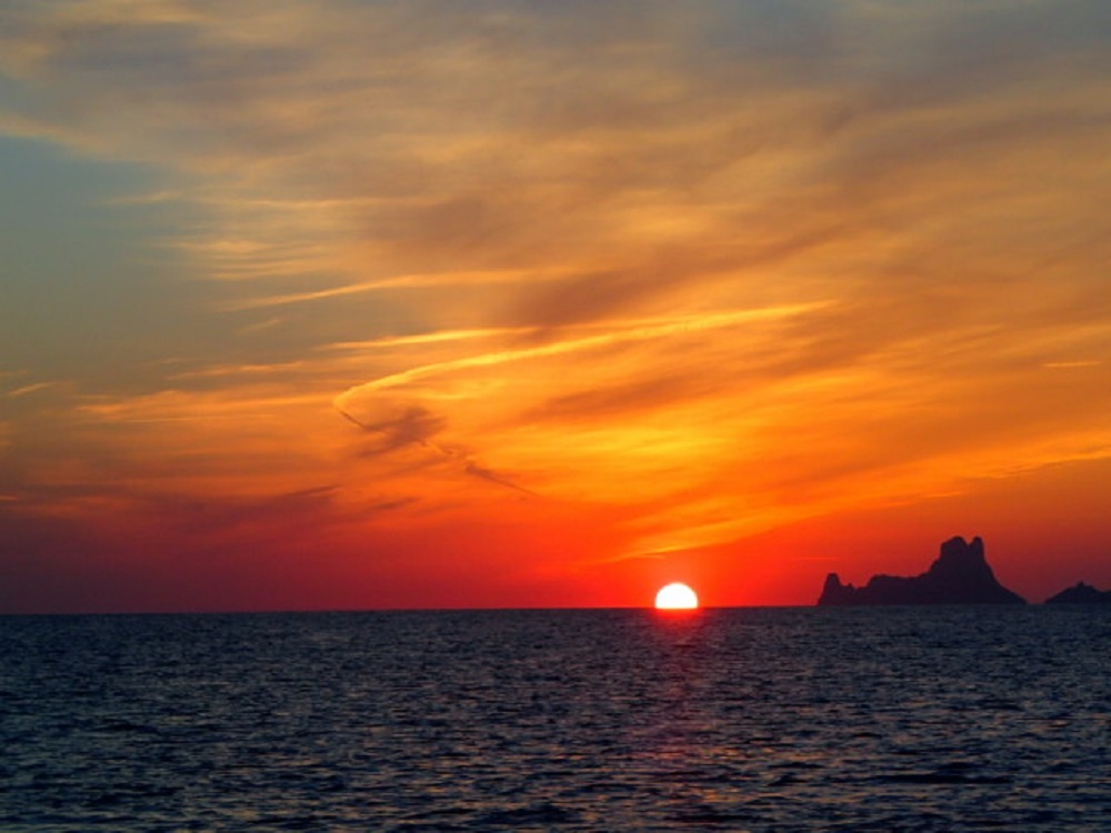 Die Mittelmeersaison hat begonnen – der erste Sonnenuntergang bei Formentera