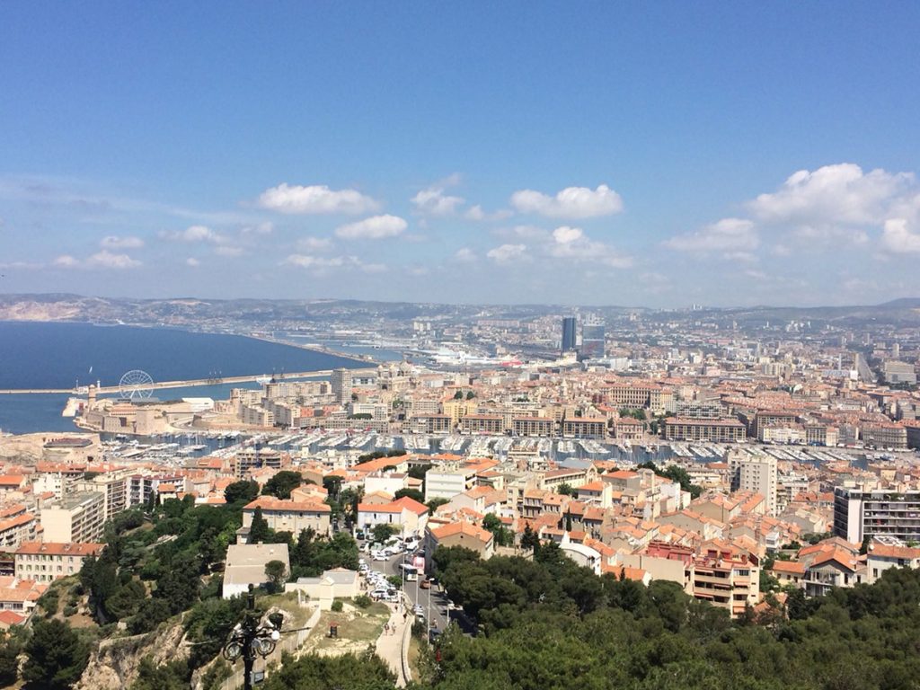 Herrlicher Blick über Marseille, in der Mitte der alte Hafen