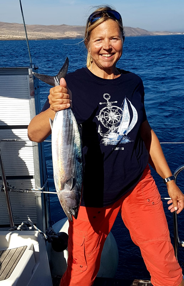 Unsere Skipperin Monika freut sich über den Fang