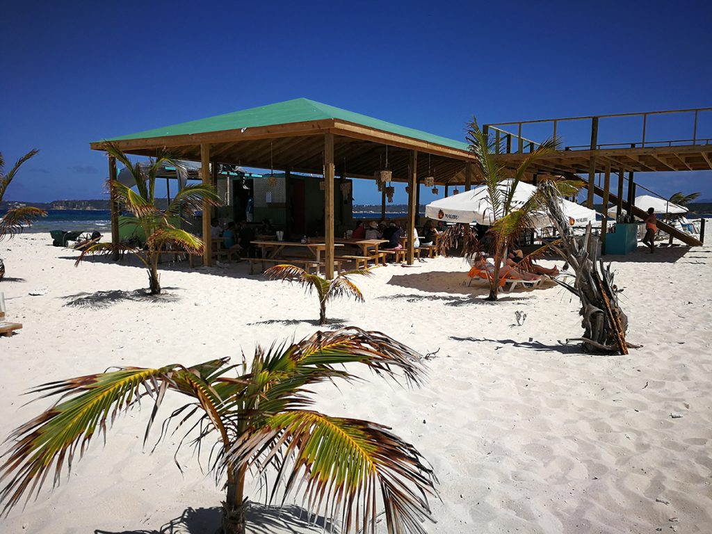 Die Bar auf Sandy Island, nach Hurricane Irma wieder aufgebaut